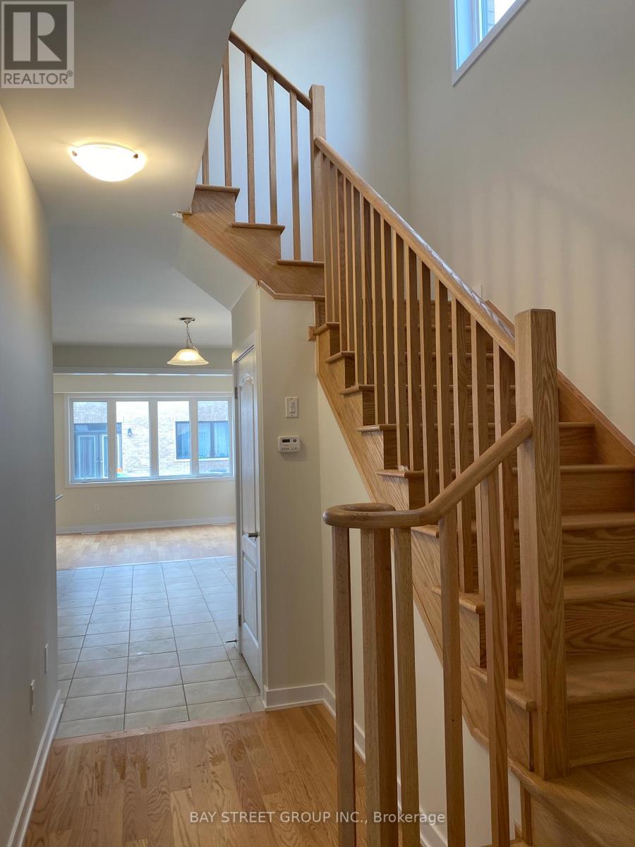 215 Aviron Crescent, Welland, Ontario  L3B 0M5 - Photo 4 - X12467374