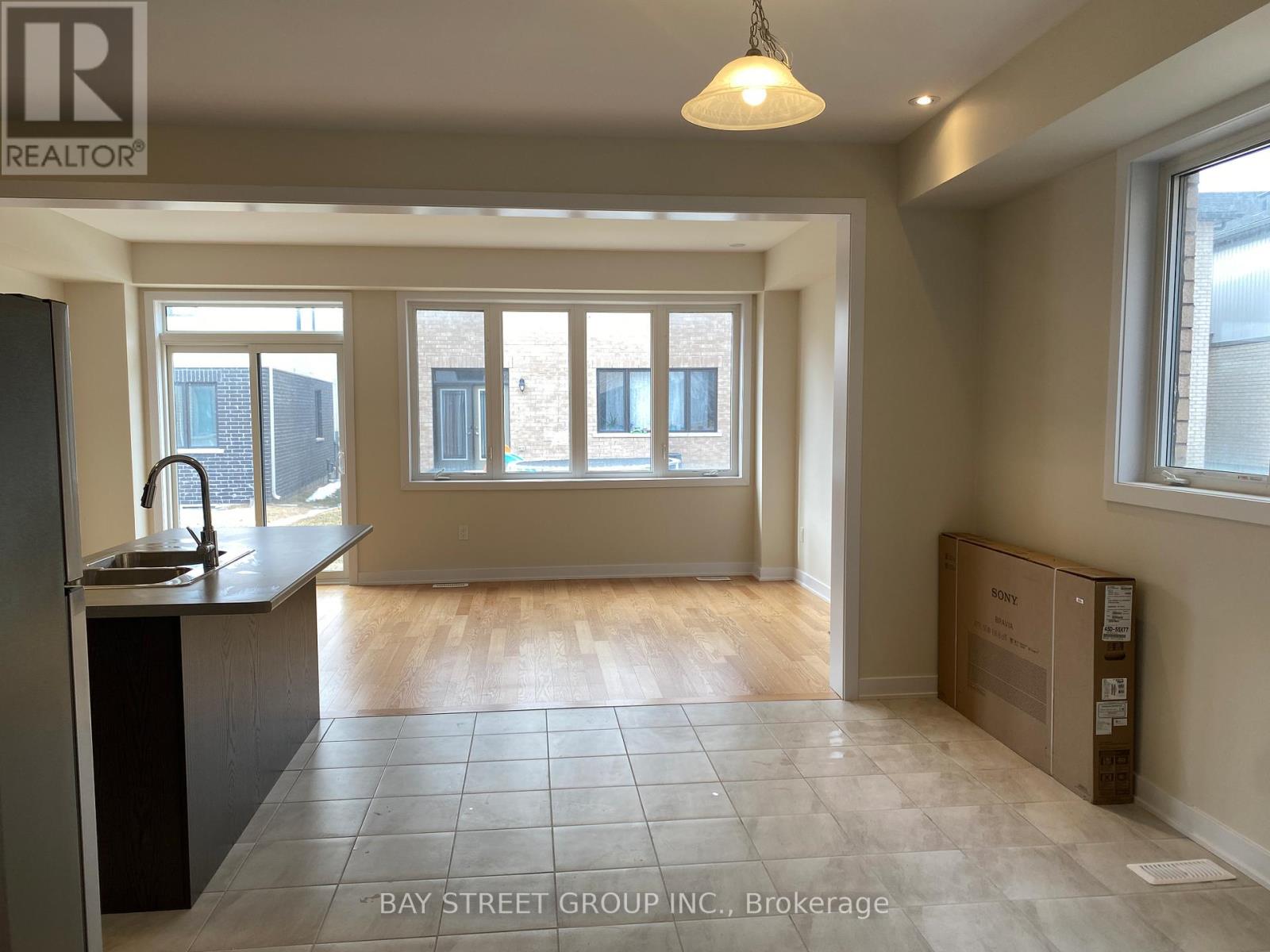 215 Aviron Crescent, Welland, Ontario  L3B 0M5 - Photo 6 - X12467374