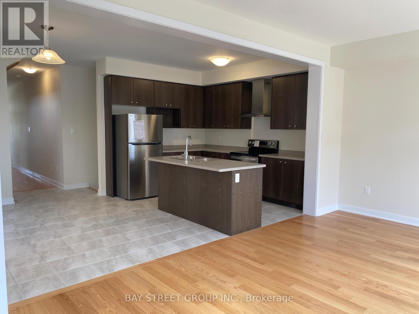 215 Aviron Crescent, Welland, Ontario  L3B 0M5 - Photo 7 - X12467374