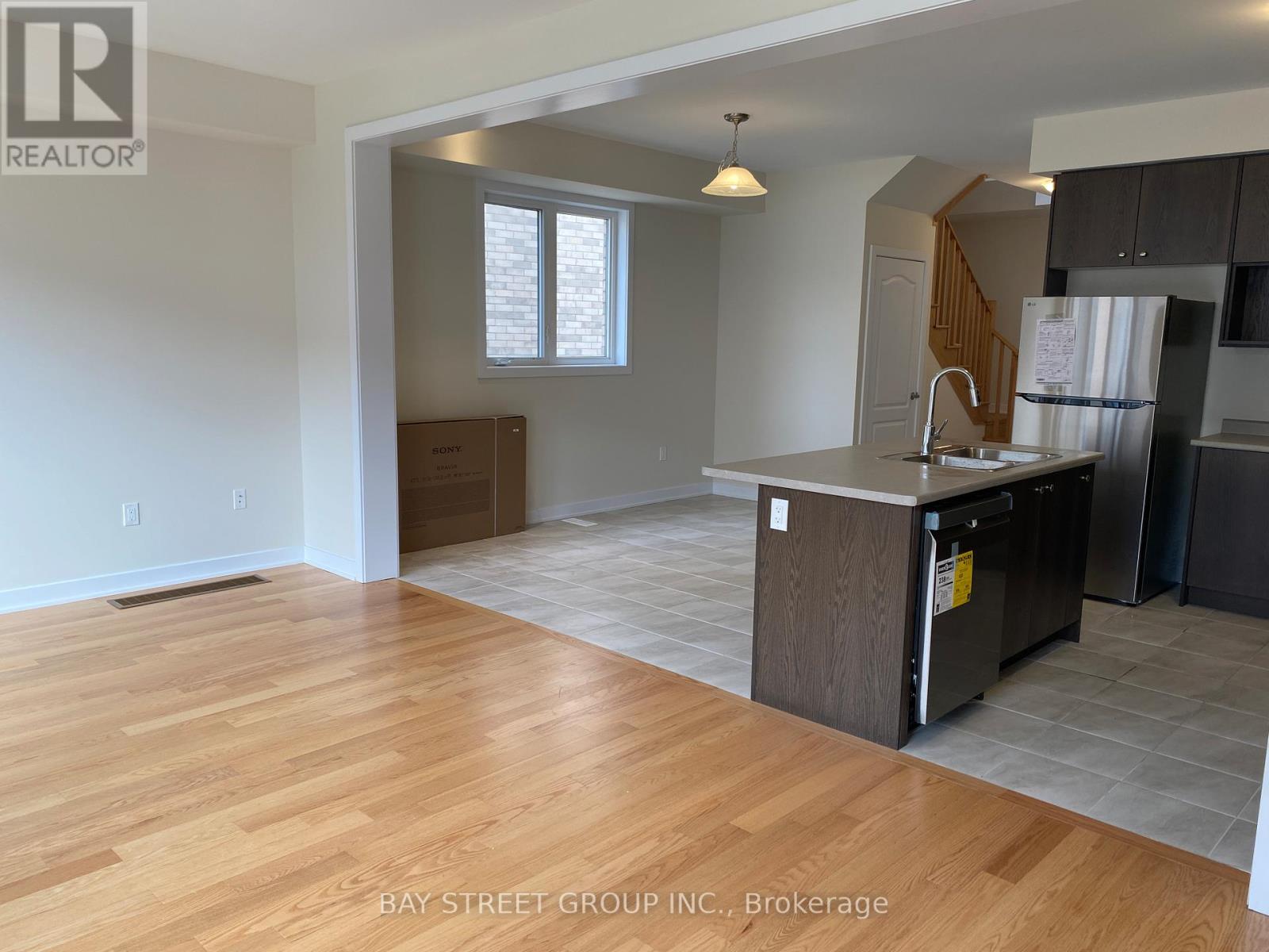 215 Aviron Crescent, Welland, Ontario  L3B 0M5 - Photo 8 - X12467374