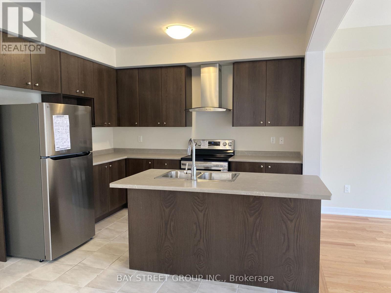 215 Aviron Crescent, Welland, Ontario  L3B 0M5 - Photo 9 - X12467374
