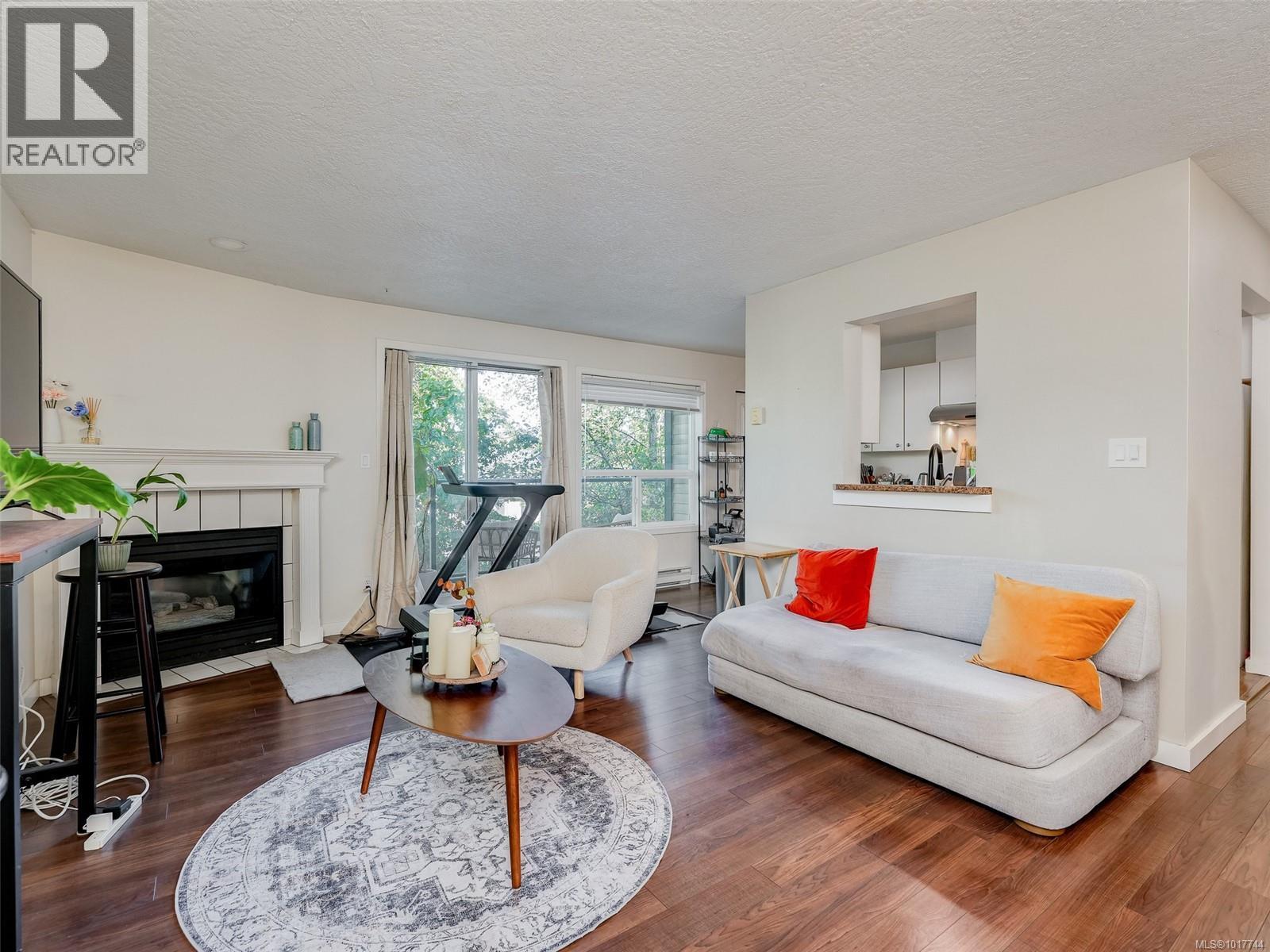 308 899 Darwin Ave, Saanich, British Columbia