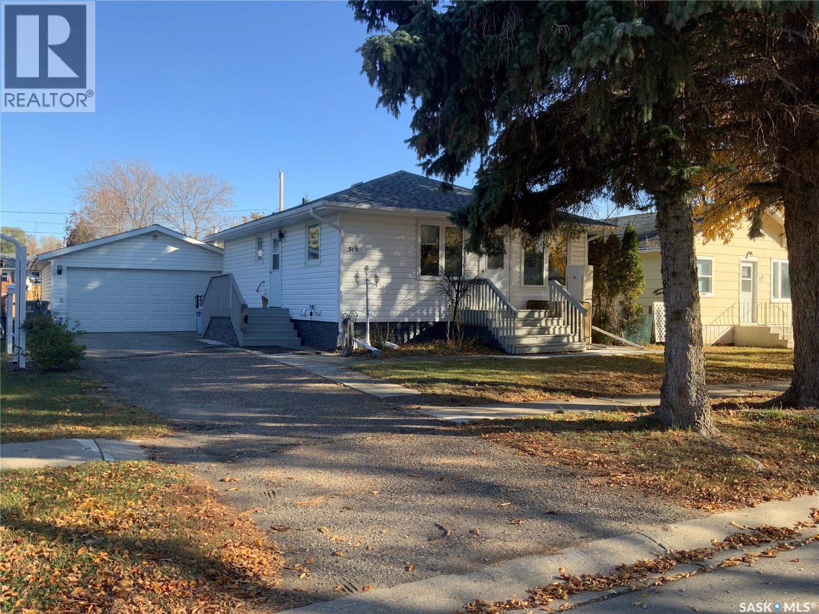 319 Simpson Street, Outlook, Saskatchewan  S0L 2N0 - Photo 2 - SK020938