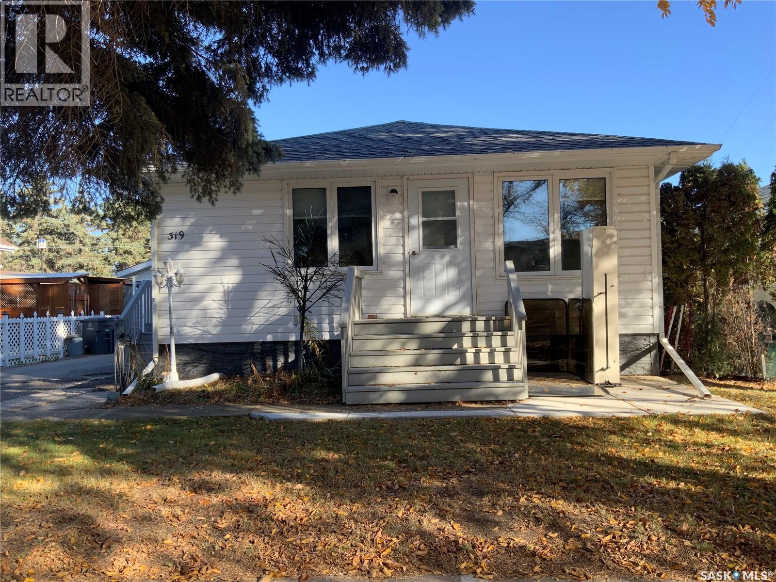 319 Simpson Street, Outlook, Saskatchewan  S0L 2N0 - Photo 3 - SK020938