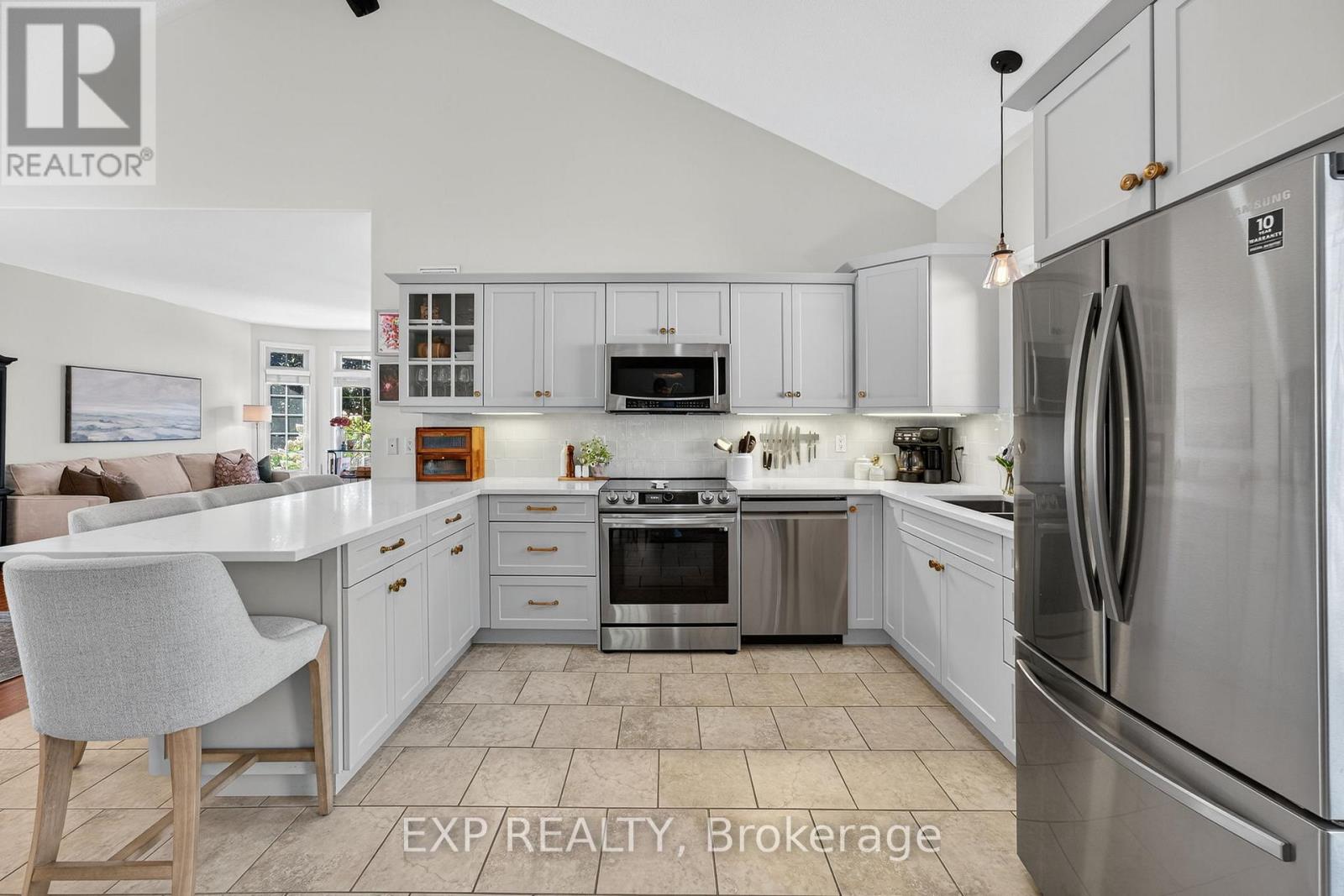 7 Gardiner Street, Belleville, Ontario  K8N 0L8 - Photo 4 - X12467441
