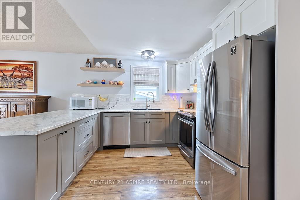 35 A East Street, Petawawa, Ontario  K8H 2N7 - Photo 10 - X12467437