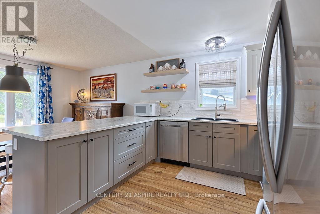 35 A East Street, Petawawa, Ontario  K8H 2N7 - Photo 11 - X12467437