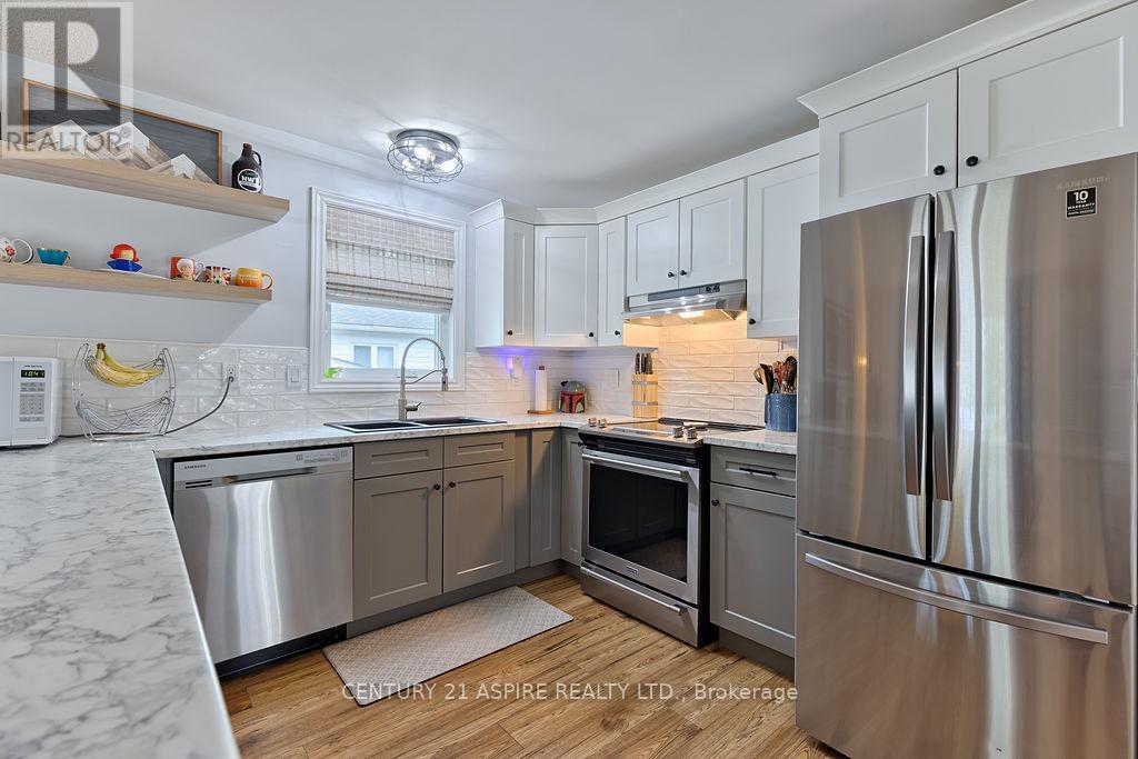 35 A East Street, Petawawa, Ontario  K8H 2N7 - Photo 12 - X12467437