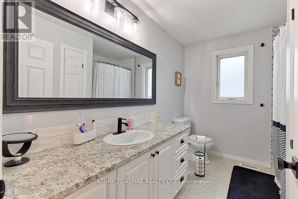 35 A East Street, Petawawa, Ontario  K8H 2N7 - Photo 14 - X12467437