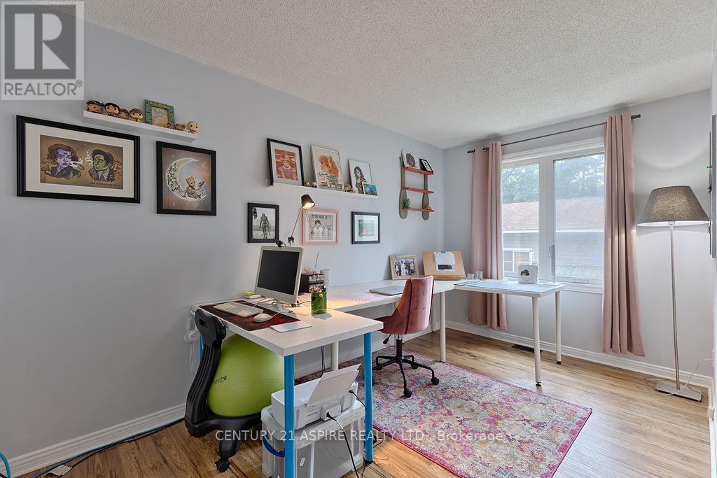 35 A East Street, Petawawa, Ontario  K8H 2N7 - Photo 16 - X12467437