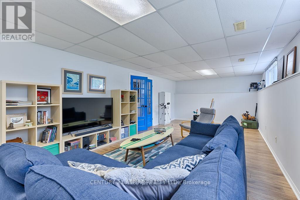 35 A East Street, Petawawa, Ontario  K8H 2N7 - Photo 25 - X12467437