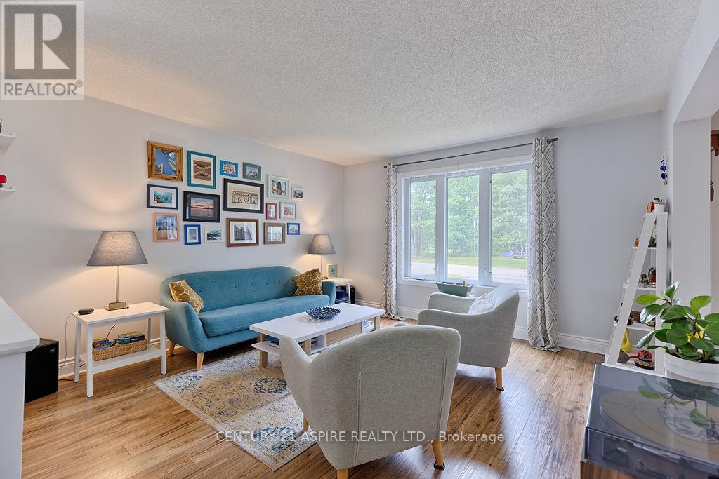 35 A East Street, Petawawa, Ontario  K8H 2N7 - Photo 3 - X12467437