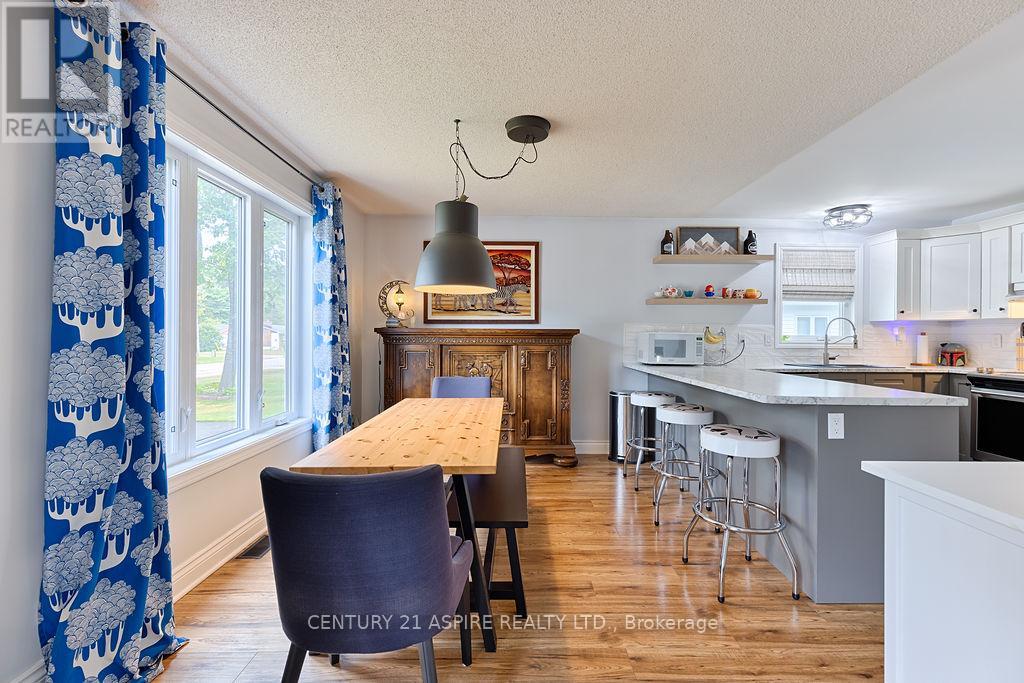 35 A East Street, Petawawa, Ontario  K8H 2N7 - Photo 6 - X12467437