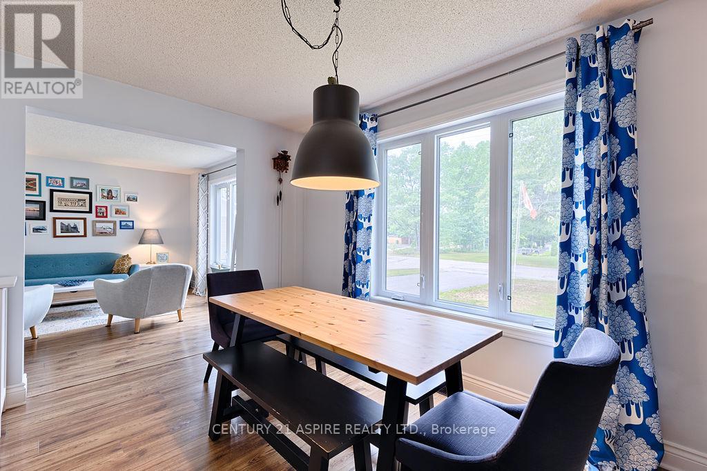 35 A East Street, Petawawa, Ontario  K8H 2N7 - Photo 7 - X12467437