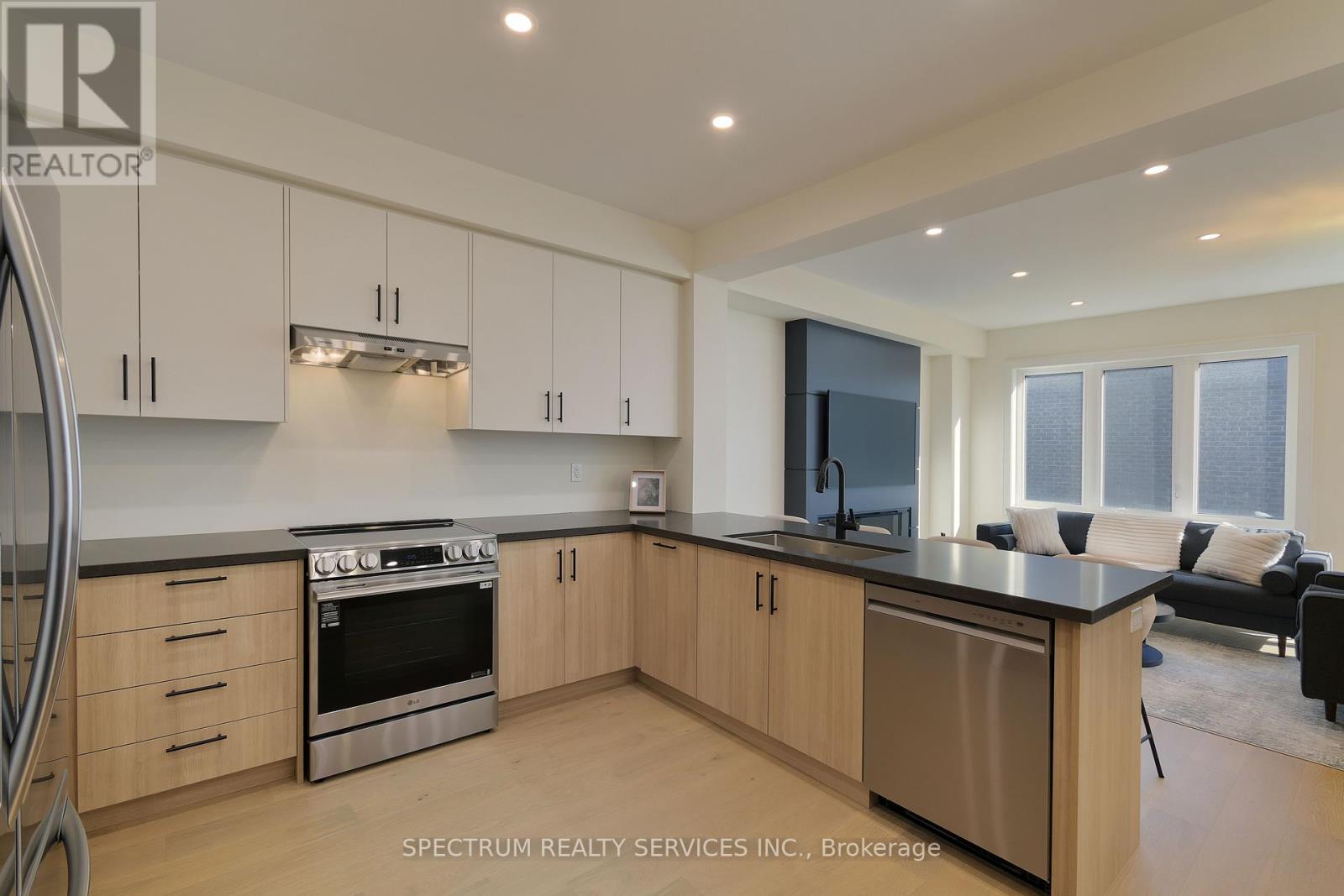 231 Grand Trunk Avenue, Vaughan, Ontario  L6A 5E5 - Photo 10 - N12448567
