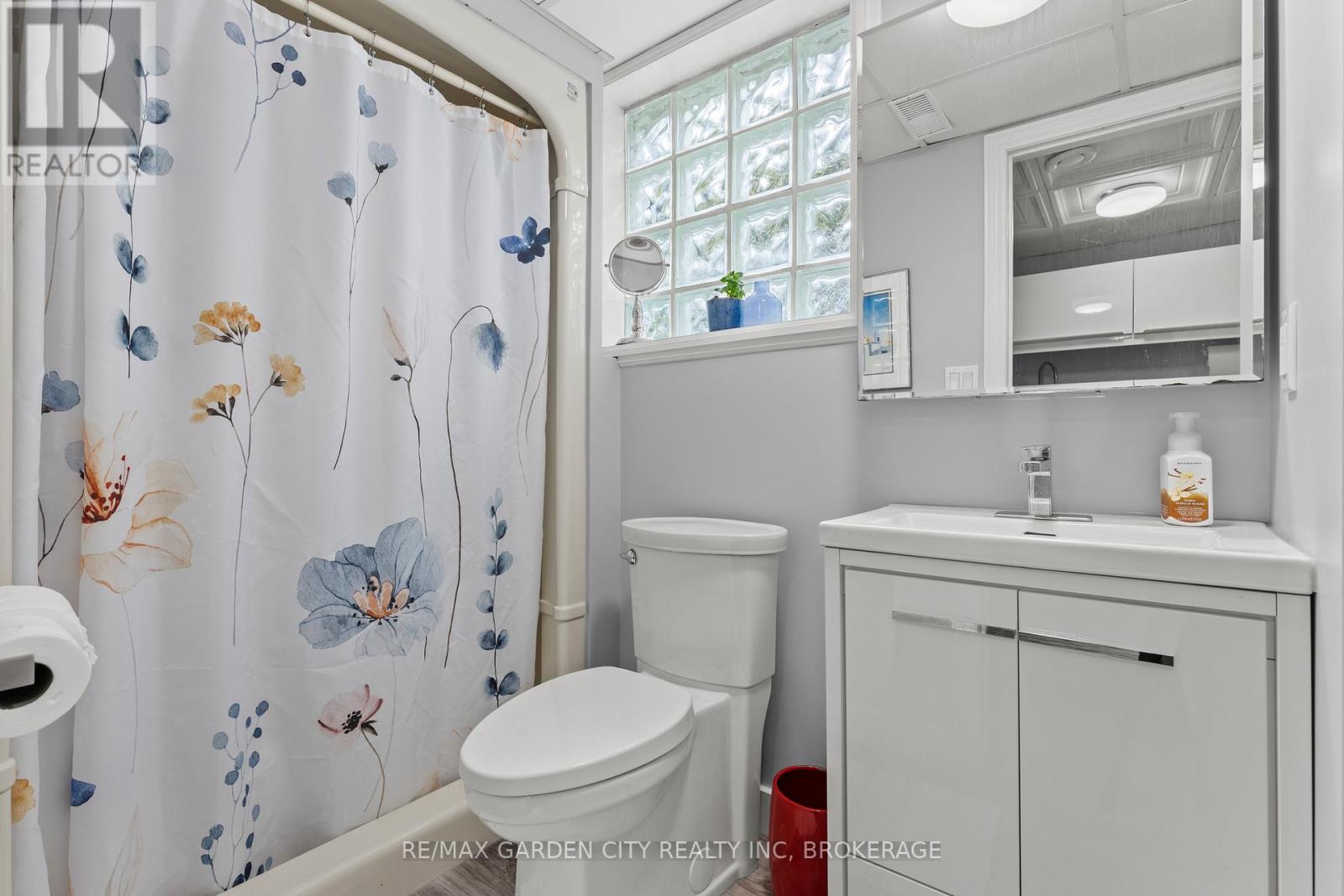 629 Penner Street, Niagara-On-The-Lake, Ontario  L0S 1T0 - Photo 32 - X12425385