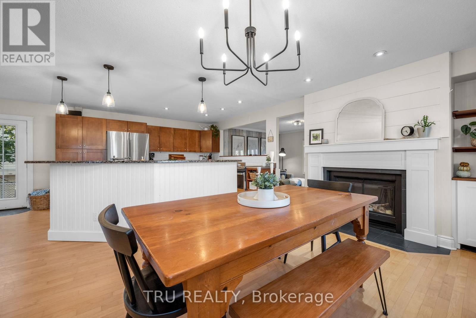27 Duncan Street, Carleton Place, Ontario  K7C 3W4 - Photo 10 - X12467457