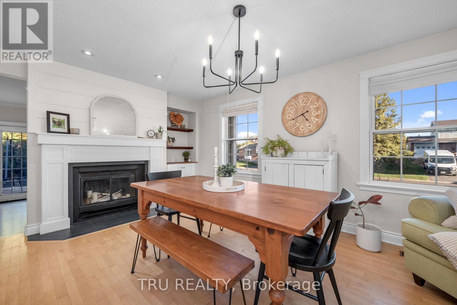 27 Duncan Street, Carleton Place, Ontario  K7C 3W4 - Photo 11 - X12467457