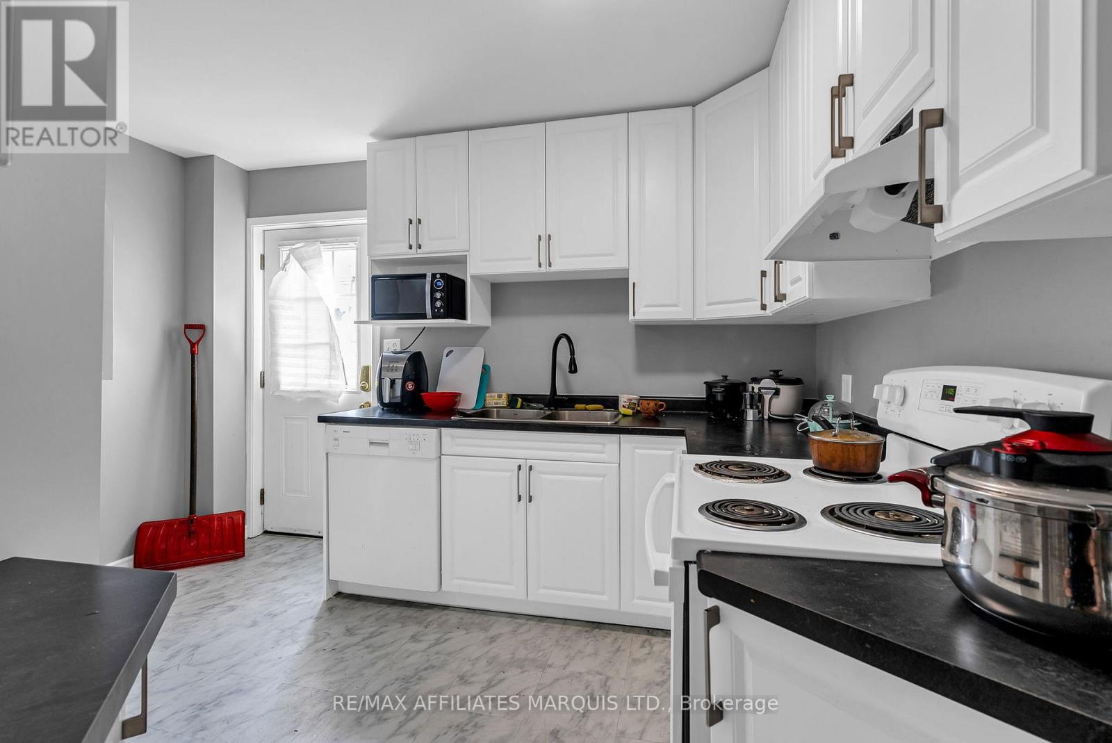 303 Guy Street, Cornwall, Ontario  K6H 4V3 - Photo 7 - X12467459