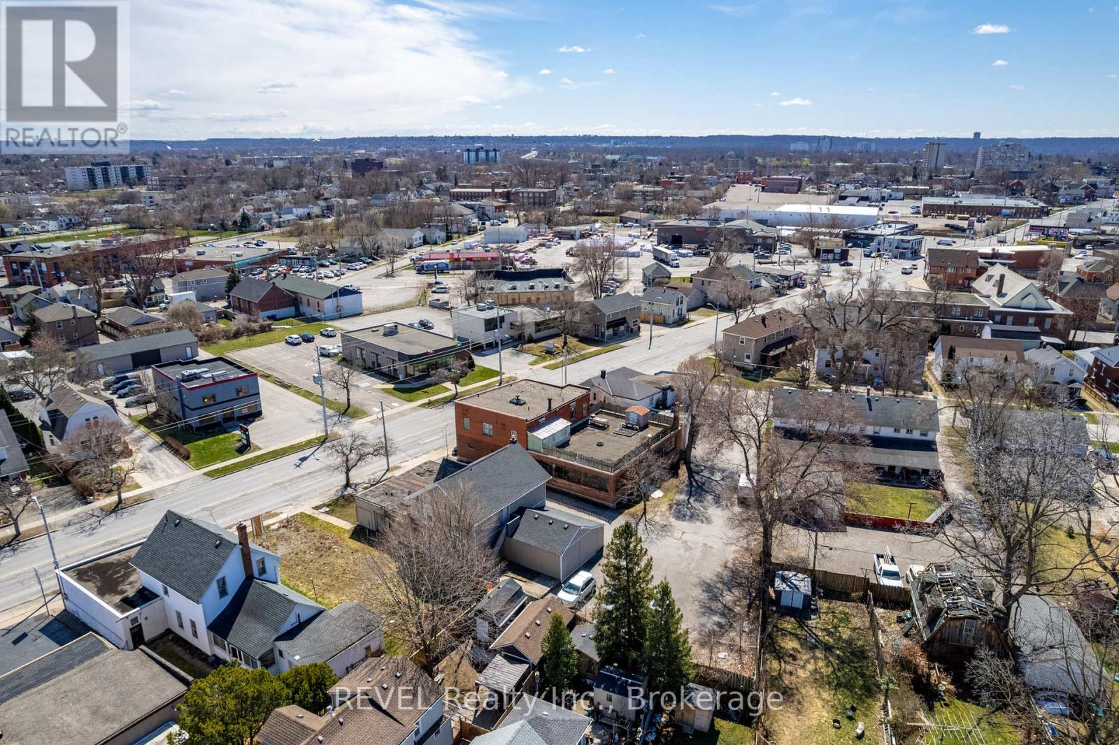 131 Niagara Street, St. Catharines, Ontario  L2R 4L6 - Photo 10 - X12467432