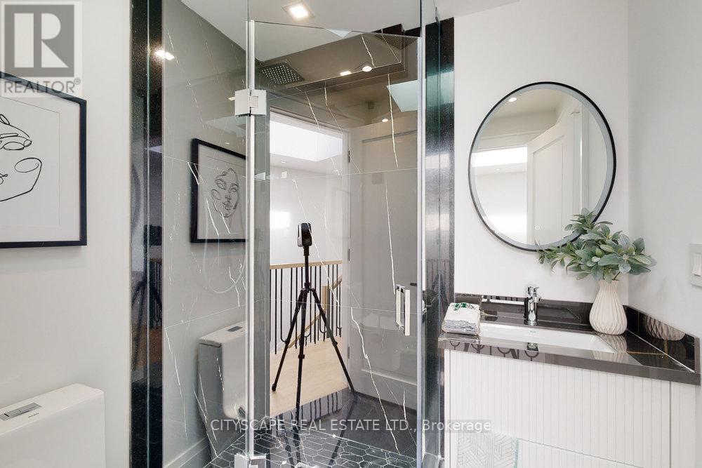 81a Oriole Road, Toronto, Ontario  M4V 2G2 - Photo 35 - C12467403
