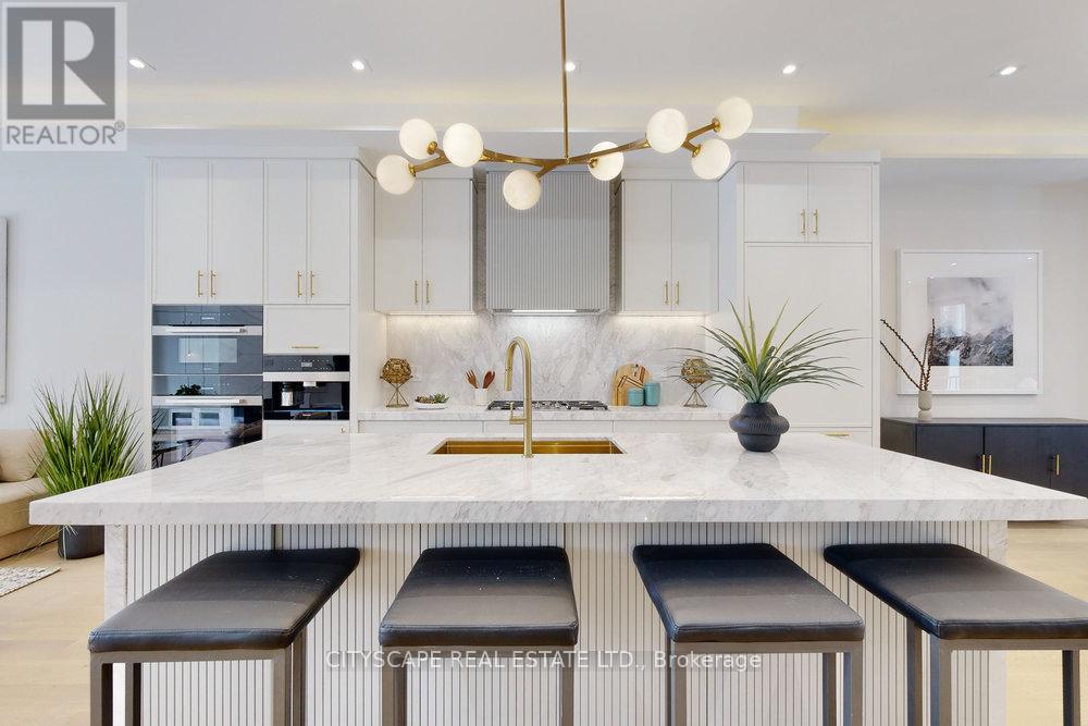81a Oriole Road, Toronto, Ontario  M4V 2G2 - Photo 7 - C12467403