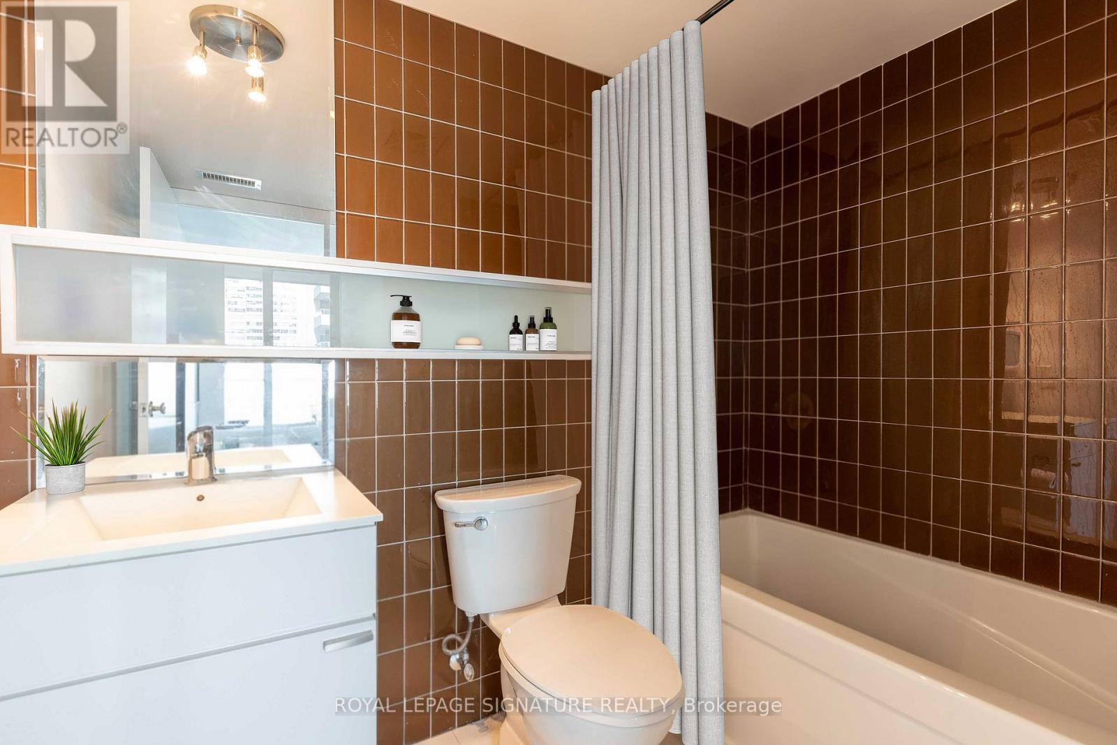 805 - 111 Elizabeth Street, Toronto, Ontario  M6K 1X3 - Photo 10 - C12467405