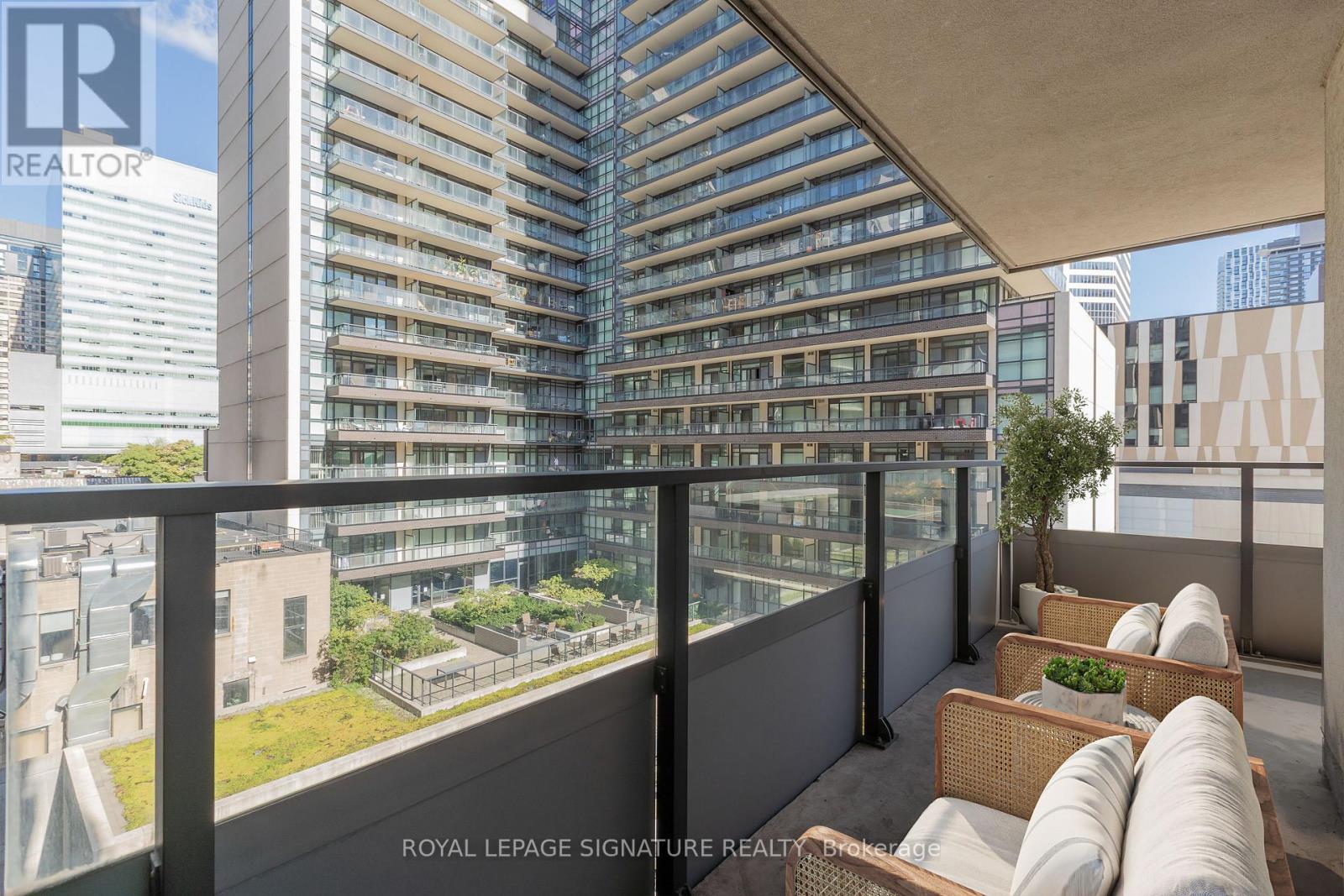 805 - 111 Elizabeth Street, Toronto, Ontario  M6K 1X3 - Photo 8 - C12467405
