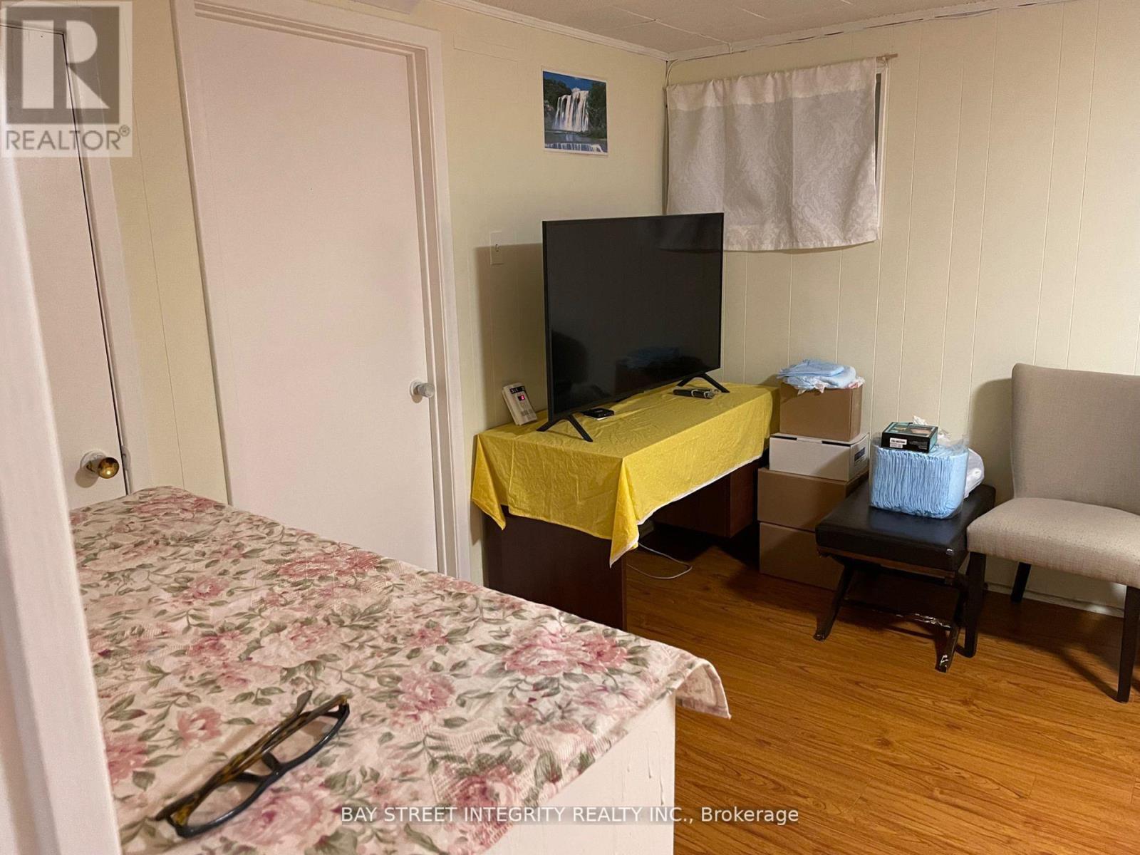 Bsmt - 112 Combermere Drive, Toronto, Ontario  M3A 2W8 - Photo 13 - C12467421
