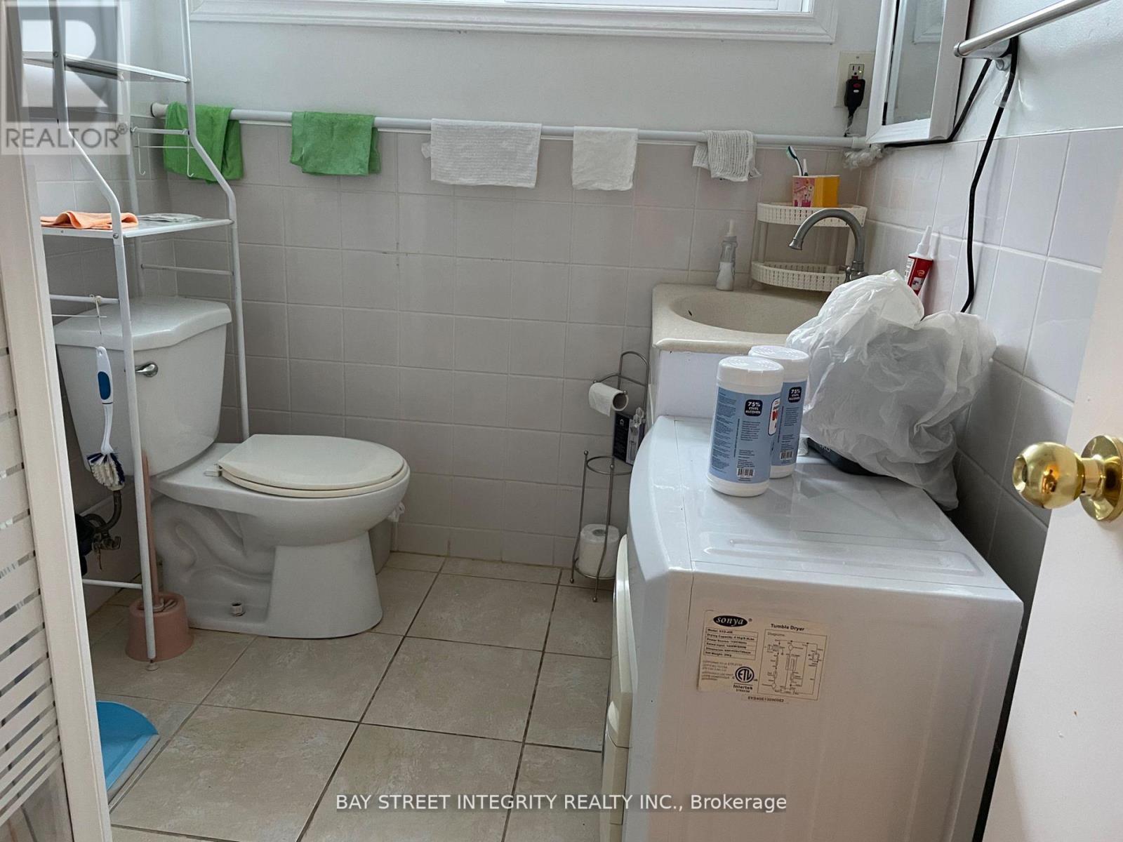 Bsmt - 112 Combermere Drive, Toronto, Ontario  M3A 2W8 - Photo 5 - C12467421