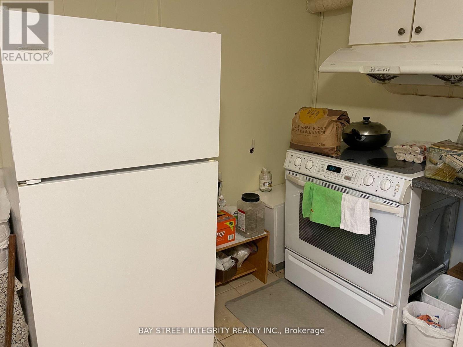 Bsmt - 112 Combermere Drive, Toronto, Ontario  M3A 2W8 - Photo 8 - C12467421
