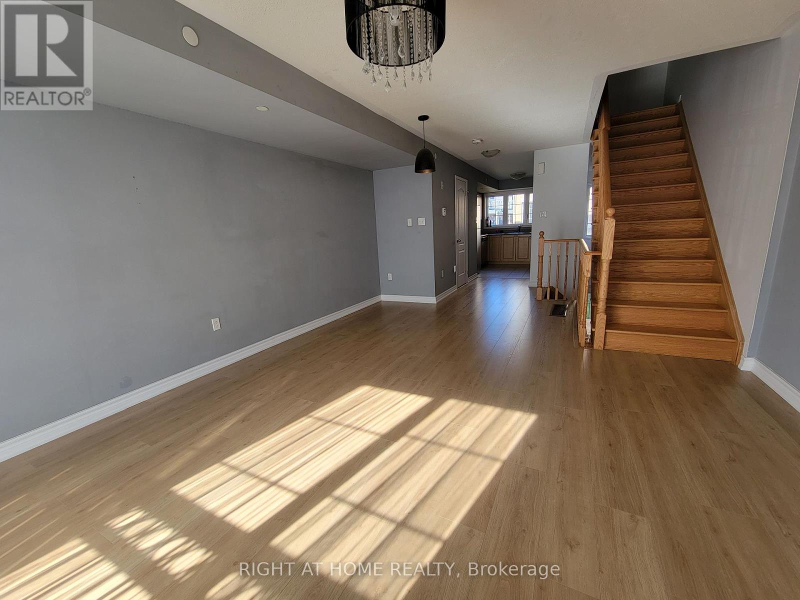 48 Filly Path, Oshawa, Ontario  L1L 0K9 - Photo 2 - E12467438