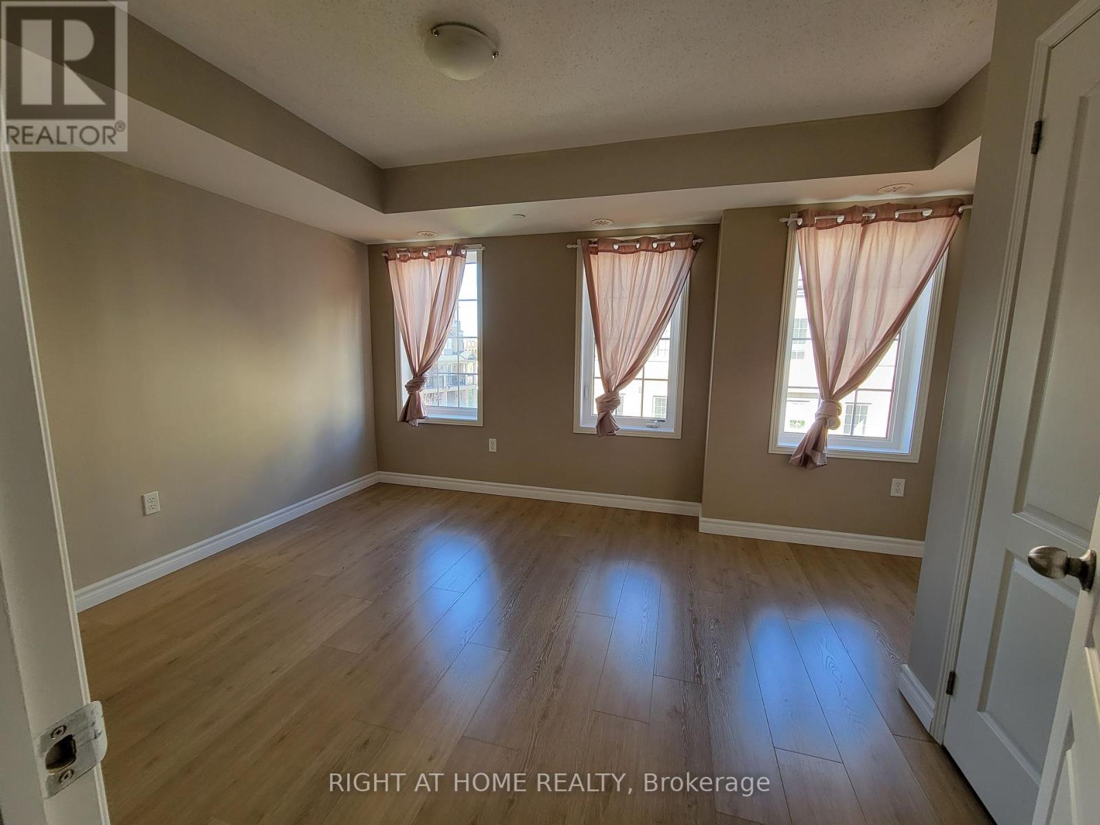 48 Filly Path, Oshawa, Ontario  L1L 0K9 - Photo 8 - E12467438
