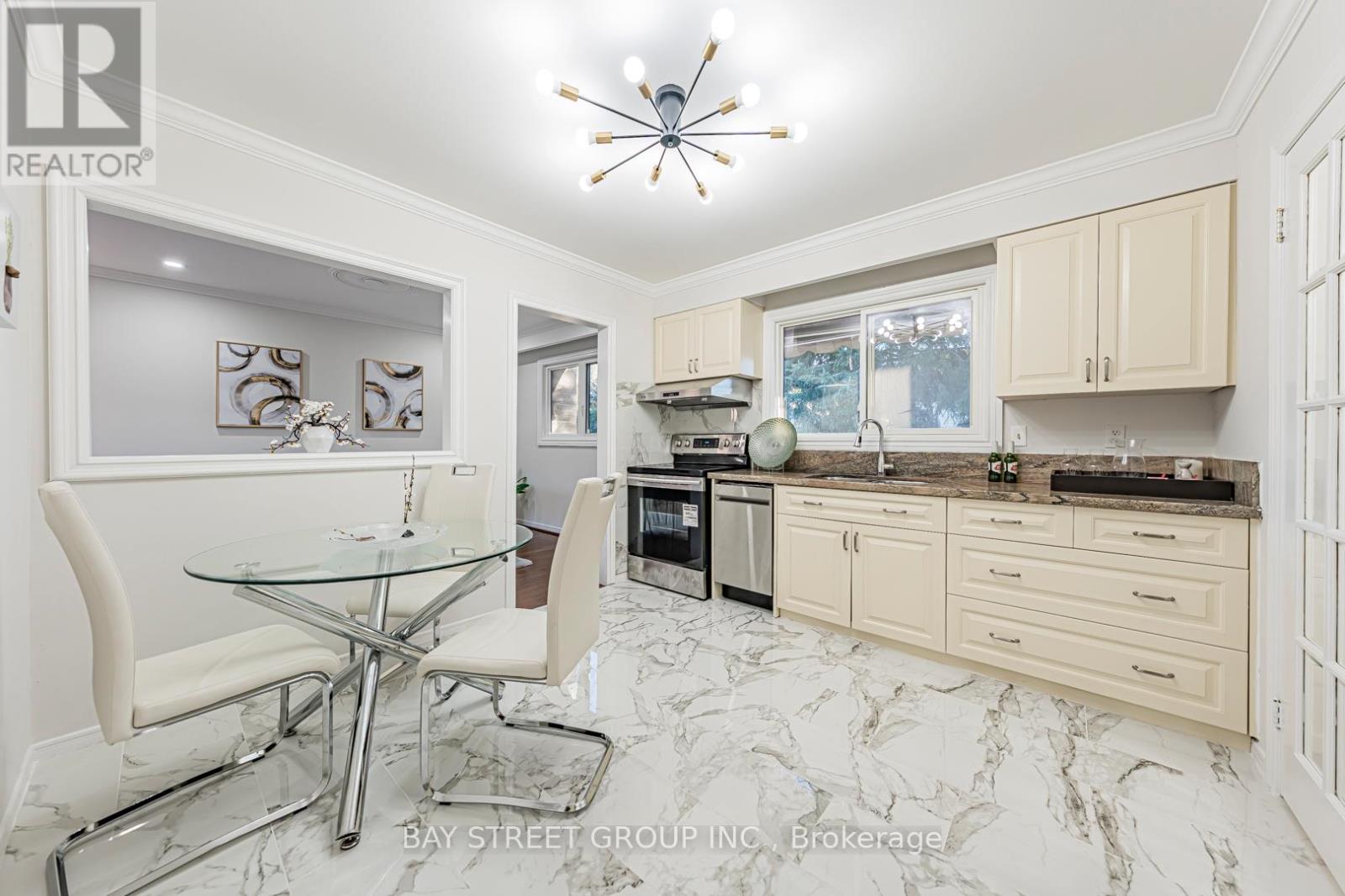 4 Sir Brandiles Place, Markham, Ontario  L3P 2Z5 - Photo 11 - N12467425