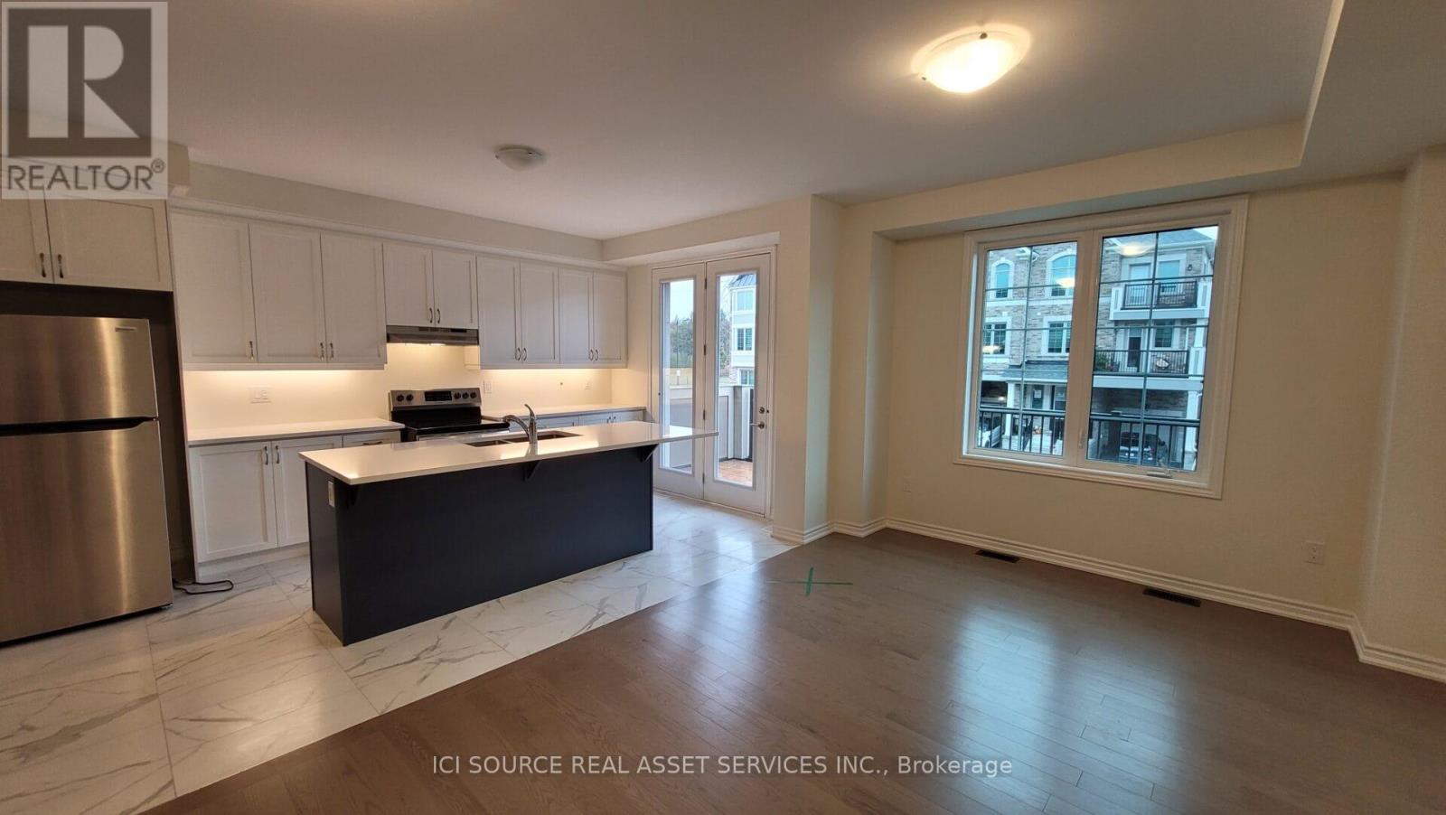 31 Thomas Frisby Jr Crescent, Markham, Ontario  L6C 3L1 - Photo 3 - N12467444