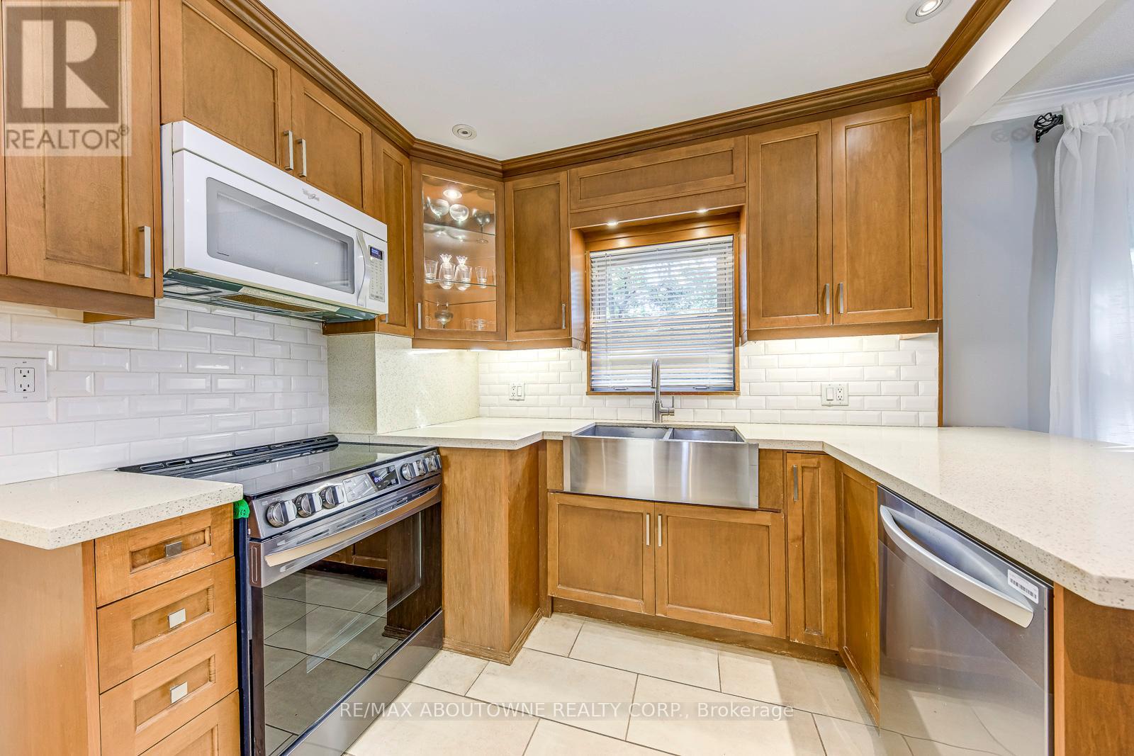 3 Glenn Murray Drive, Toronto, Ontario  M8Y 3H2 - Photo 12 - W12467393