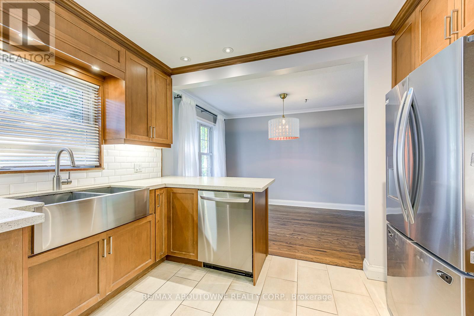 3 Glenn Murray Drive, Toronto, Ontario  M8Y 3H2 - Photo 14 - W12467393