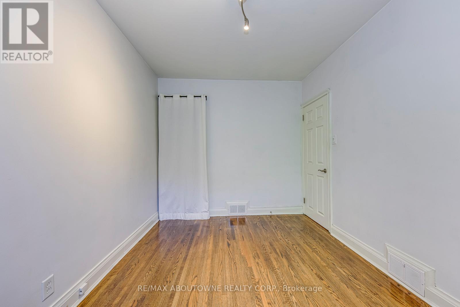 3 Glenn Murray Drive, Toronto, Ontario  M8Y 3H2 - Photo 18 - W12467393