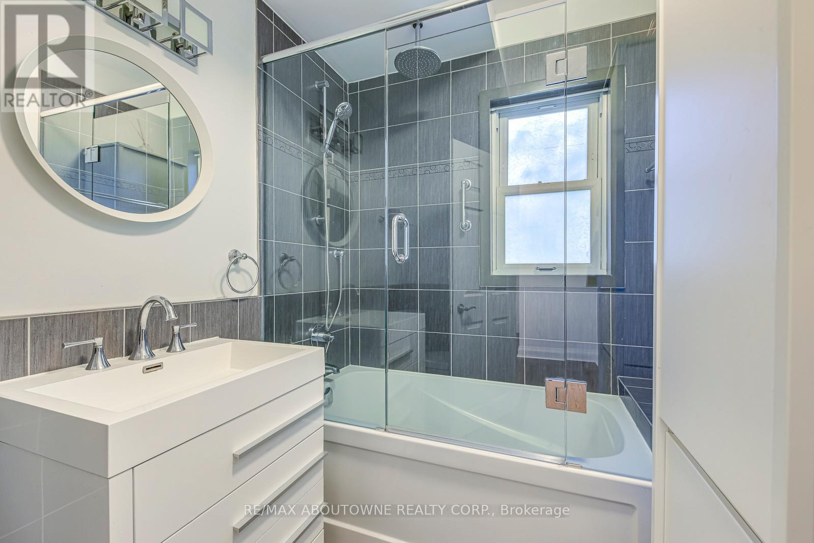 3 Glenn Murray Drive, Toronto, Ontario  M8Y 3H2 - Photo 19 - W12467393