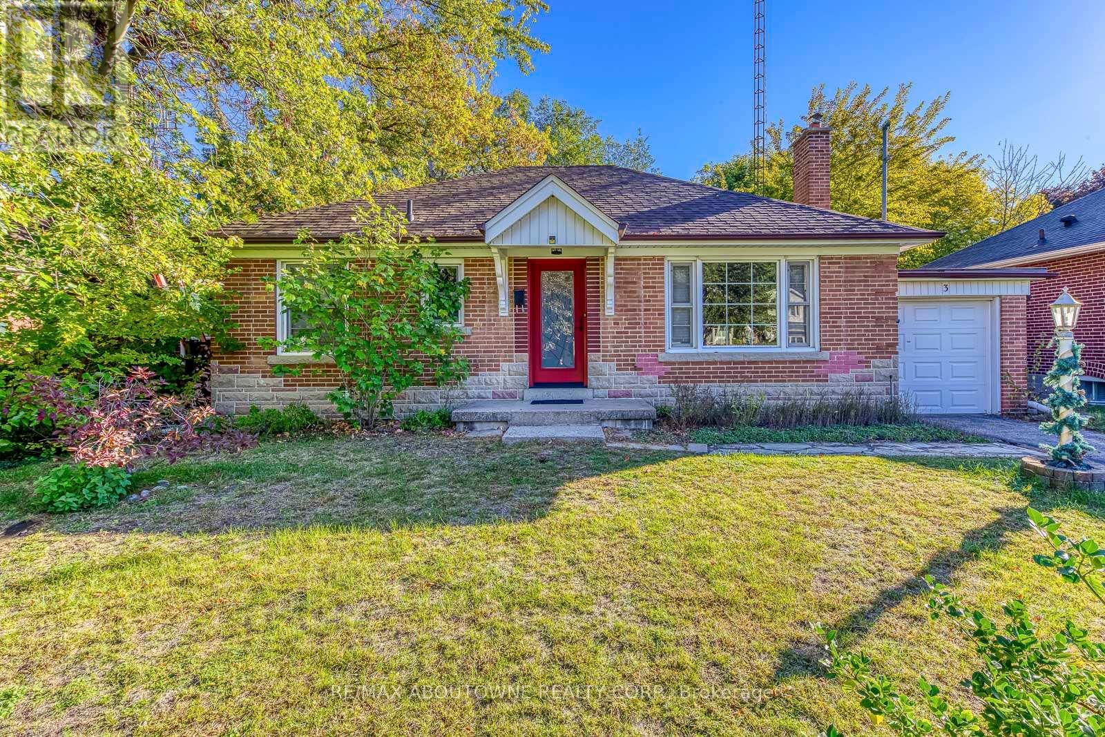 3 Glenn Murray Drive, Toronto, Ontario  M8Y 3H2 - Photo 2 - W12467393