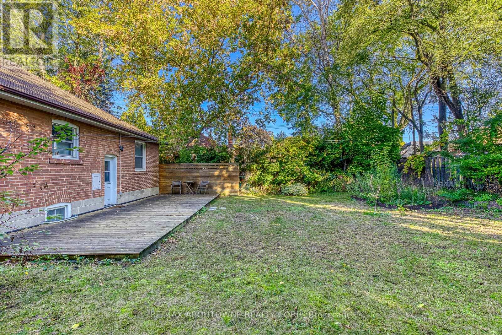 3 Glenn Murray Drive, Toronto, Ontario  M8Y 3H2 - Photo 33 - W12467393