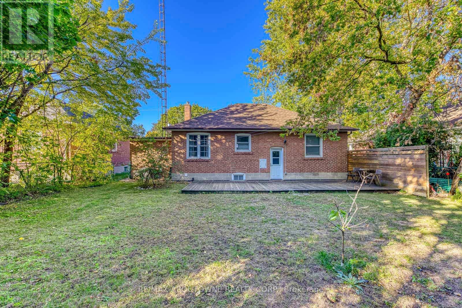 3 Glenn Murray Drive, Toronto, Ontario  M8Y 3H2 - Photo 34 - W12467393