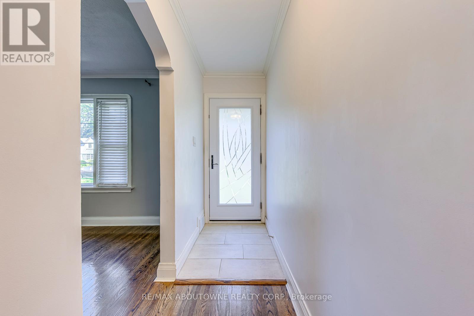 3 Glenn Murray Drive, Toronto, Ontario  M8Y 3H2 - Photo 4 - W12467393