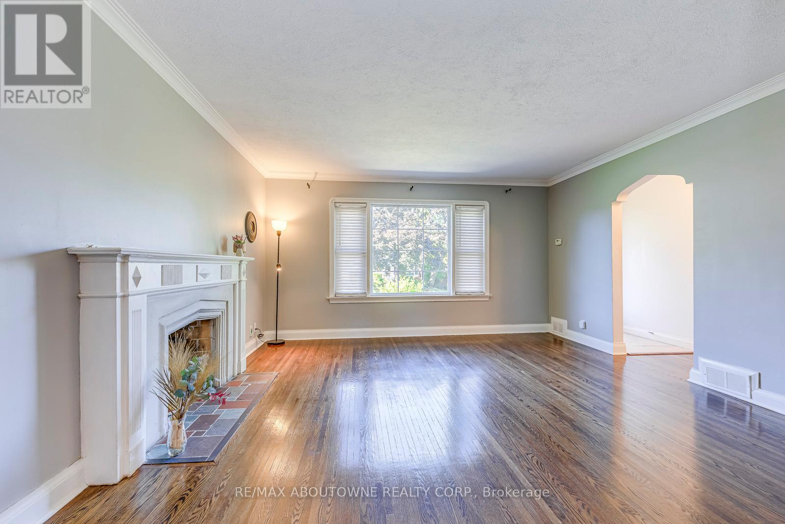 3 Glenn Murray Drive, Toronto, Ontario  M8Y 3H2 - Photo 6 - W12467393