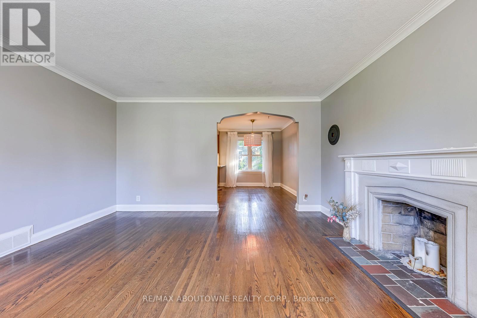 3 Glenn Murray Drive, Toronto, Ontario  M8Y 3H2 - Photo 7 - W12467393