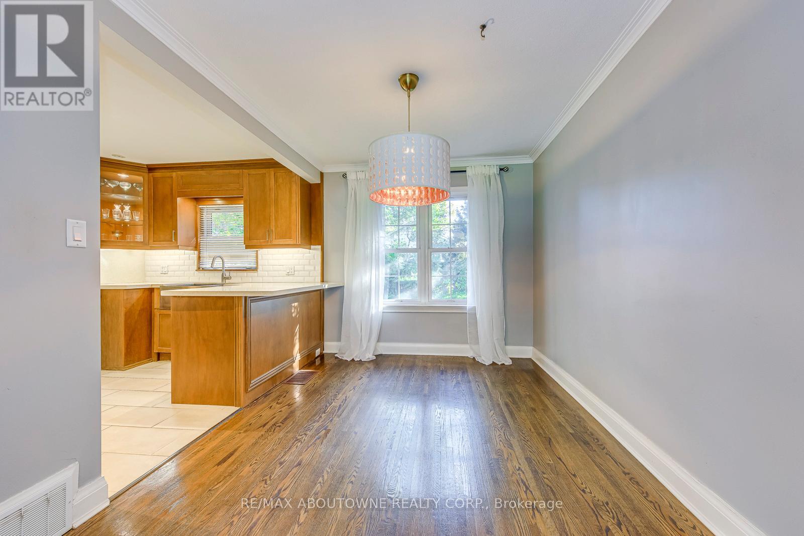 3 Glenn Murray Drive, Toronto, Ontario  M8Y 3H2 - Photo 8 - W12467393