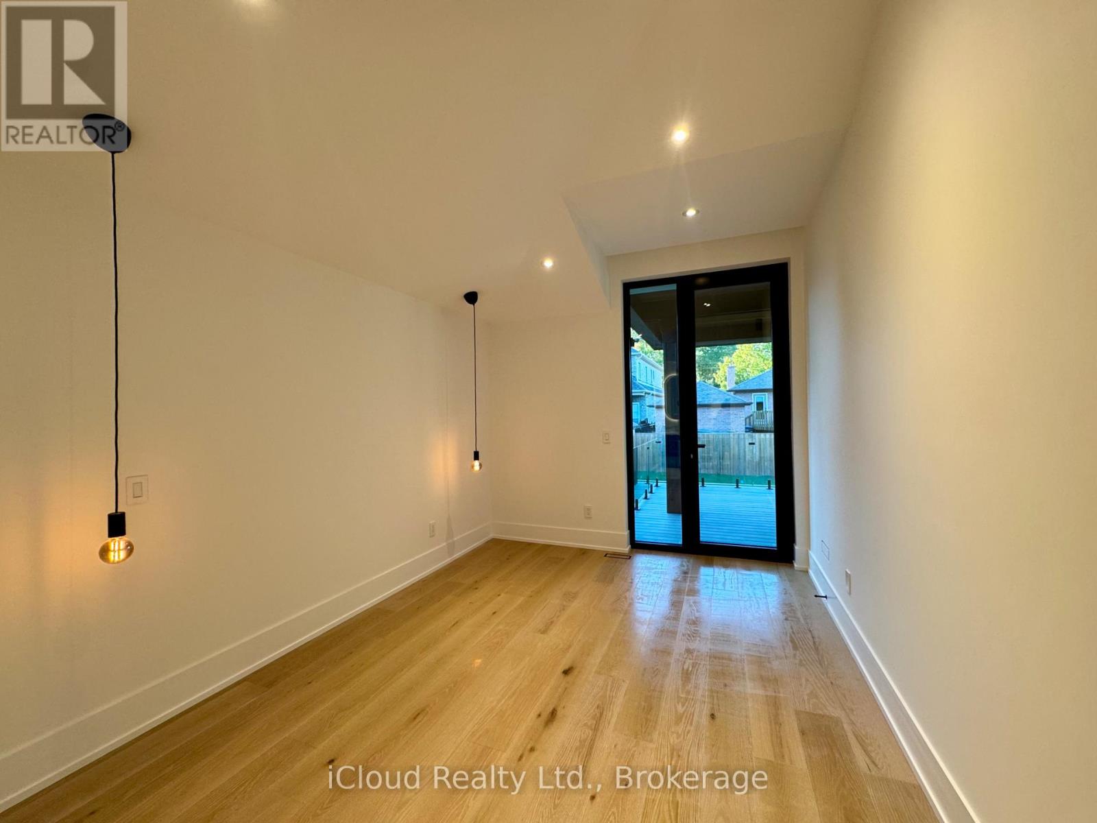 201 Troy Street, Mississauga, Ontario  L5G 1S9 - Photo 23 - W12467415