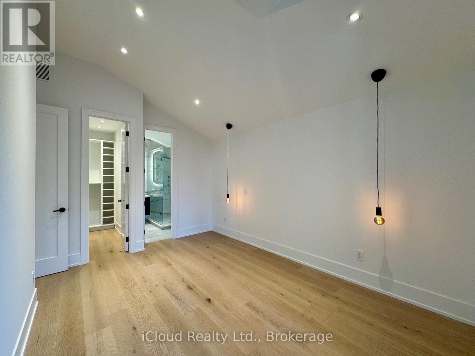 201 Troy Street, Mississauga, Ontario  L5G 1S9 - Photo 24 - W12467415