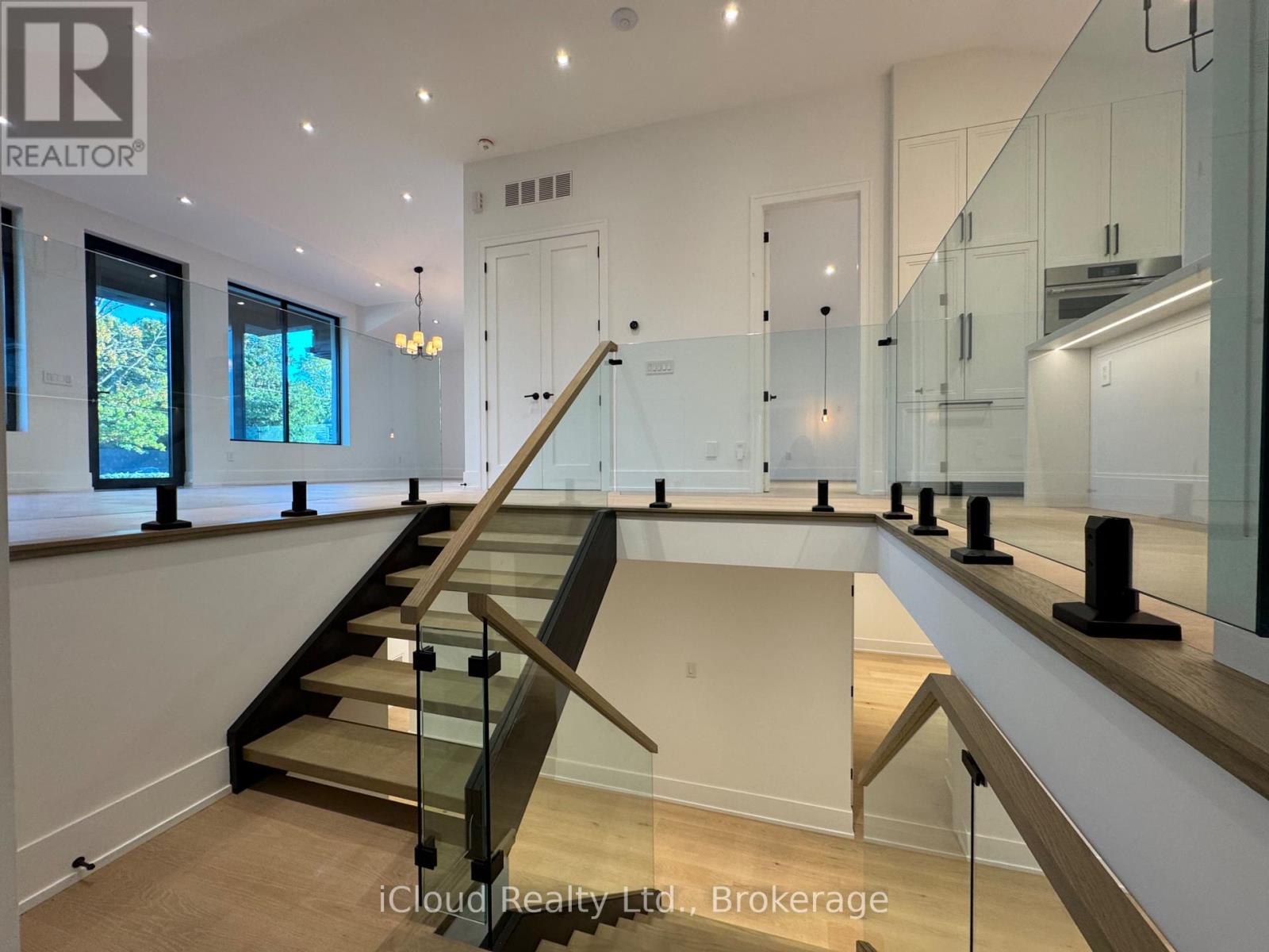 201 Troy Street, Mississauga, Ontario  L5G 1S9 - Photo 27 - W12467415