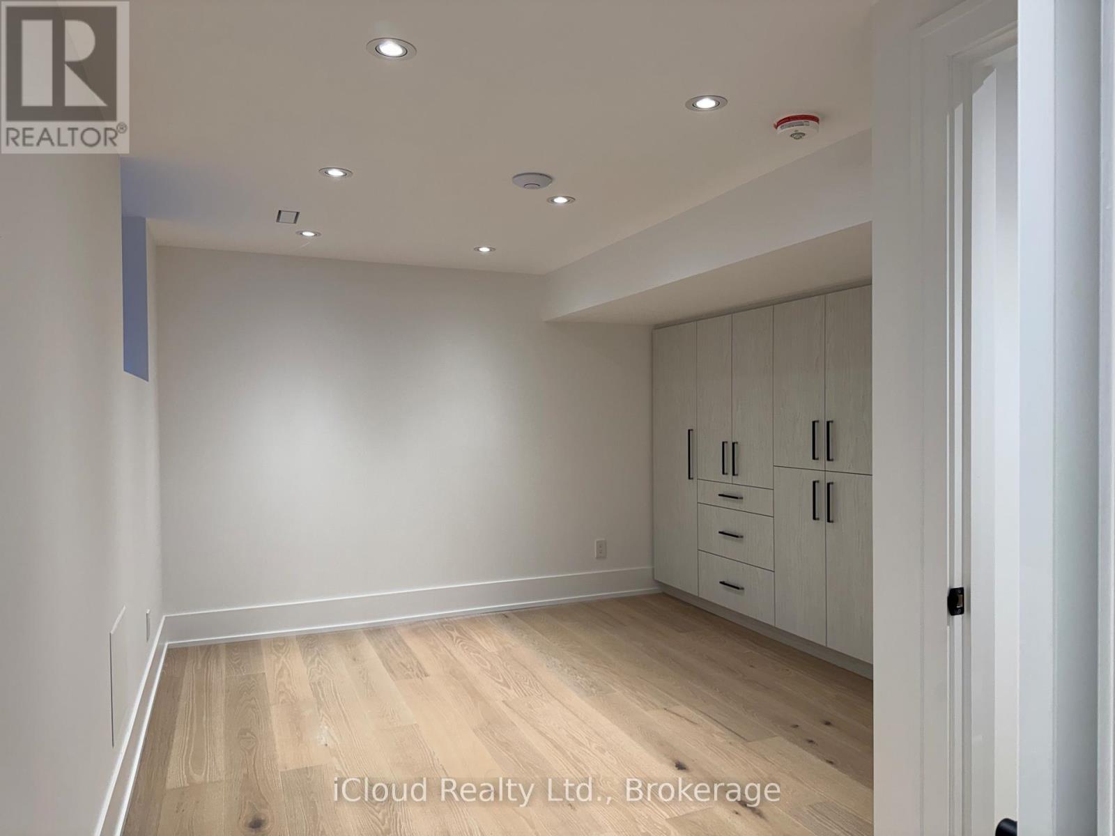 201 Troy Street, Mississauga, Ontario  L5G 1S9 - Photo 38 - W12467415